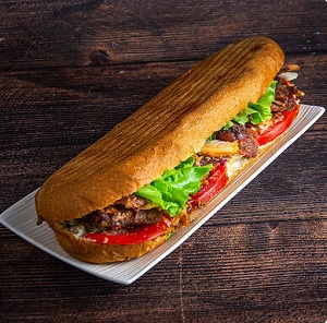 Донер в багете ассорти 420 г MANGAL